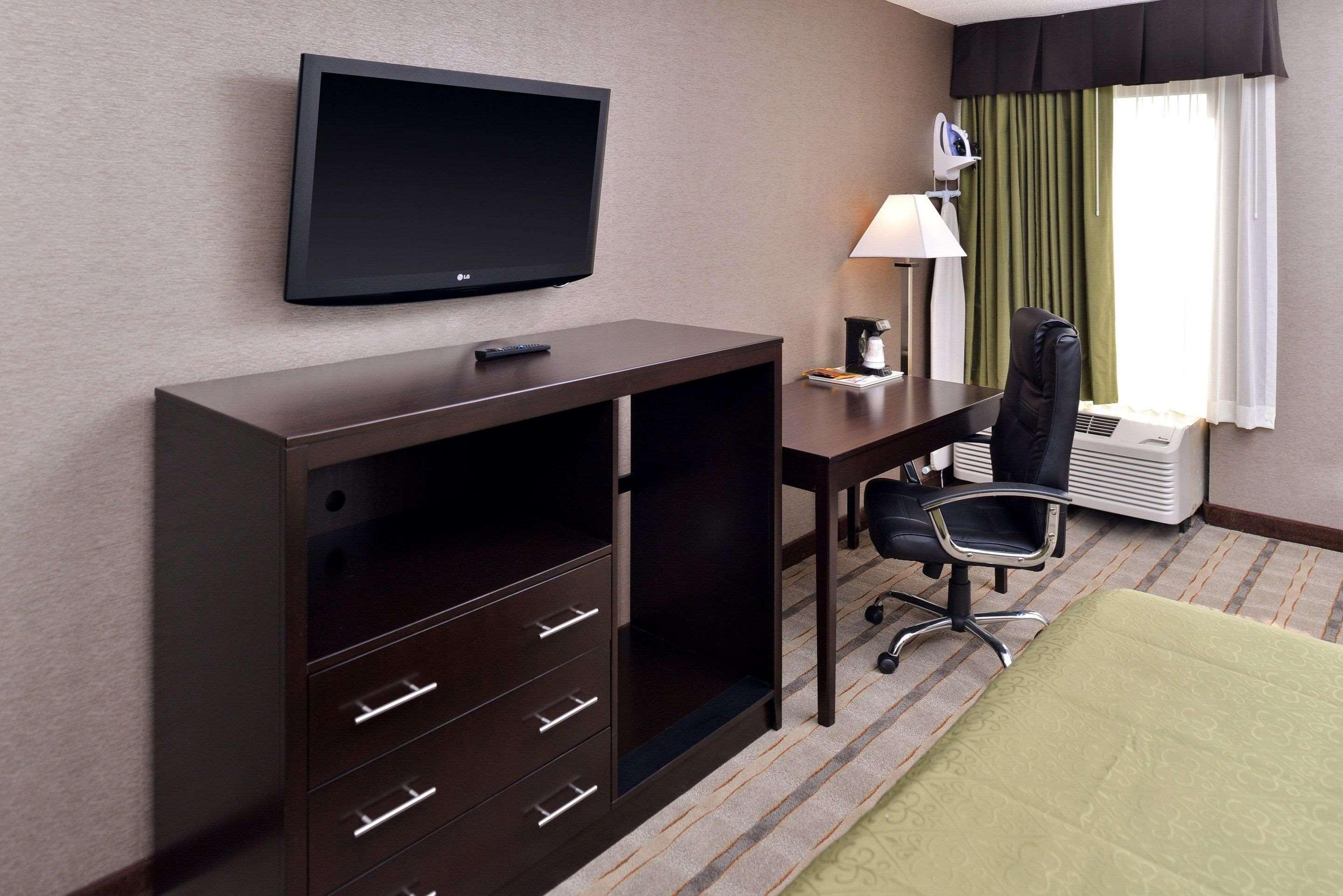 Quality Inn & Suites Matteson Near I-57 Екстер'єр фото