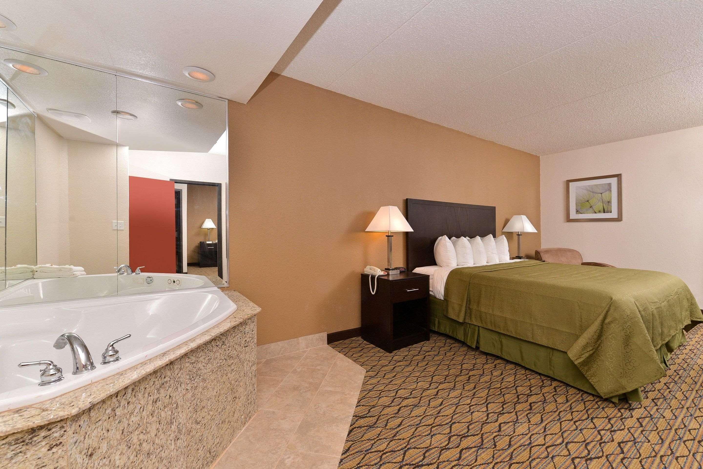Quality Inn & Suites Matteson Near I-57 Екстер'єр фото