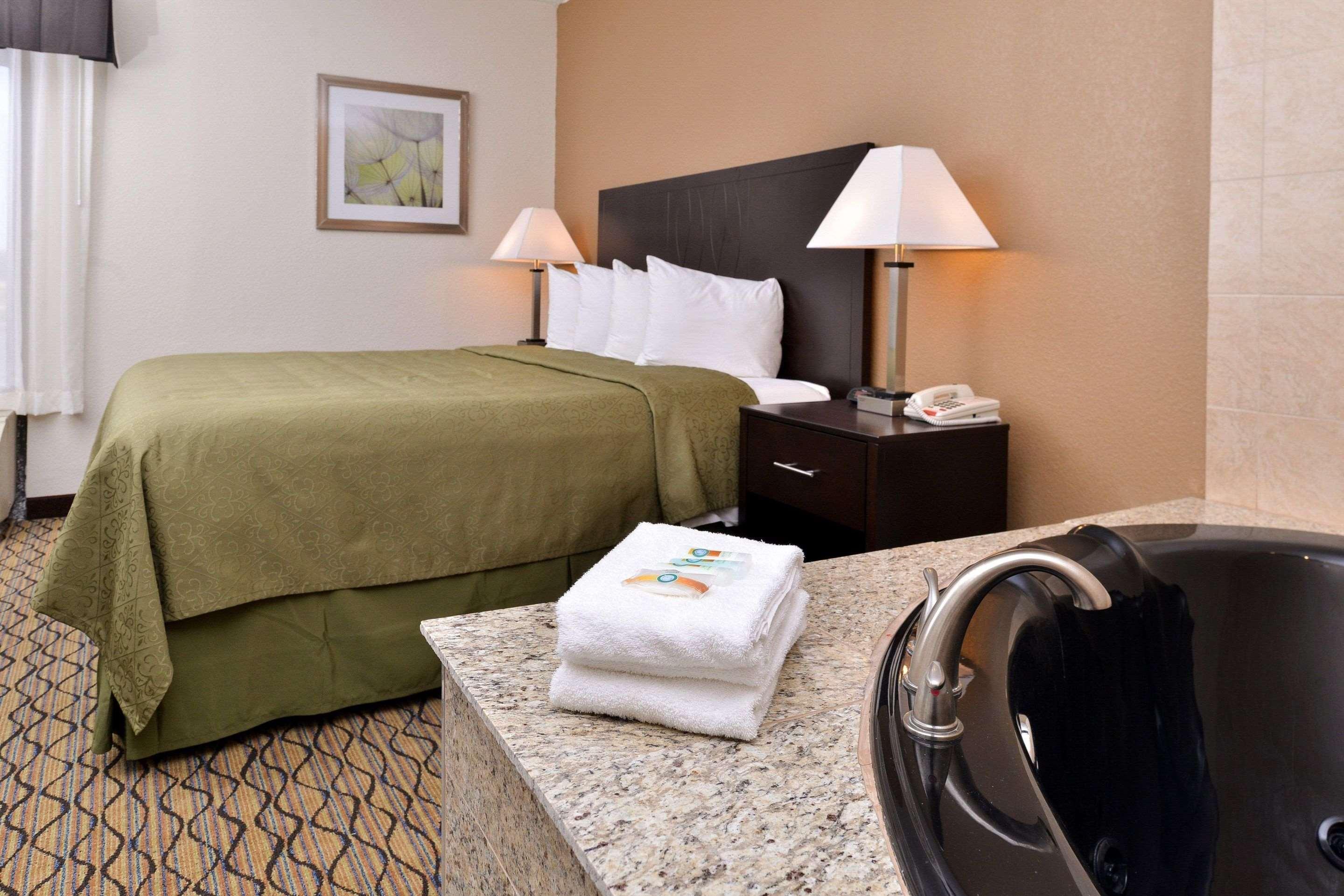 Quality Inn & Suites Matteson Near I-57 Екстер'єр фото
