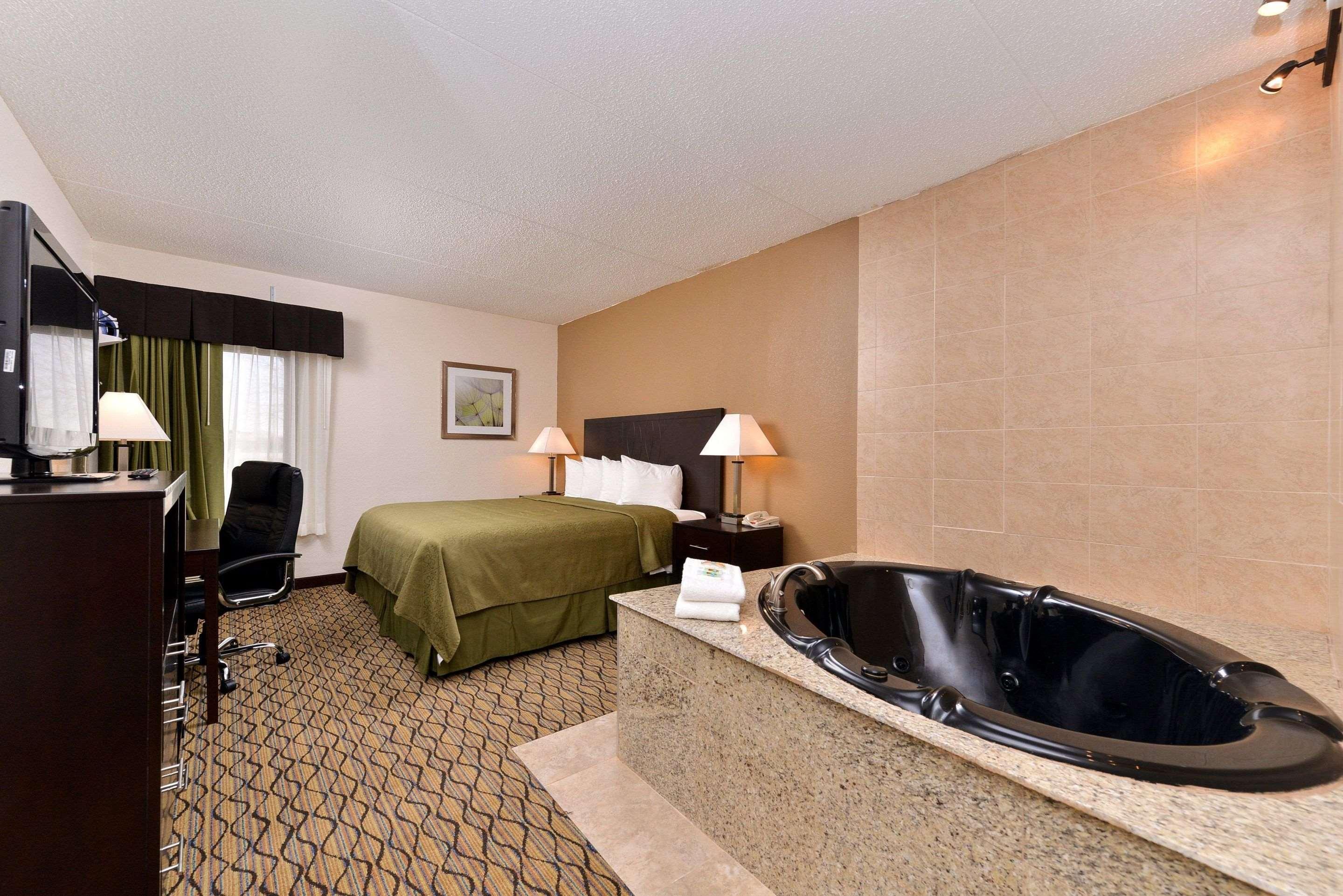 Quality Inn & Suites Matteson Near I-57 Екстер'єр фото