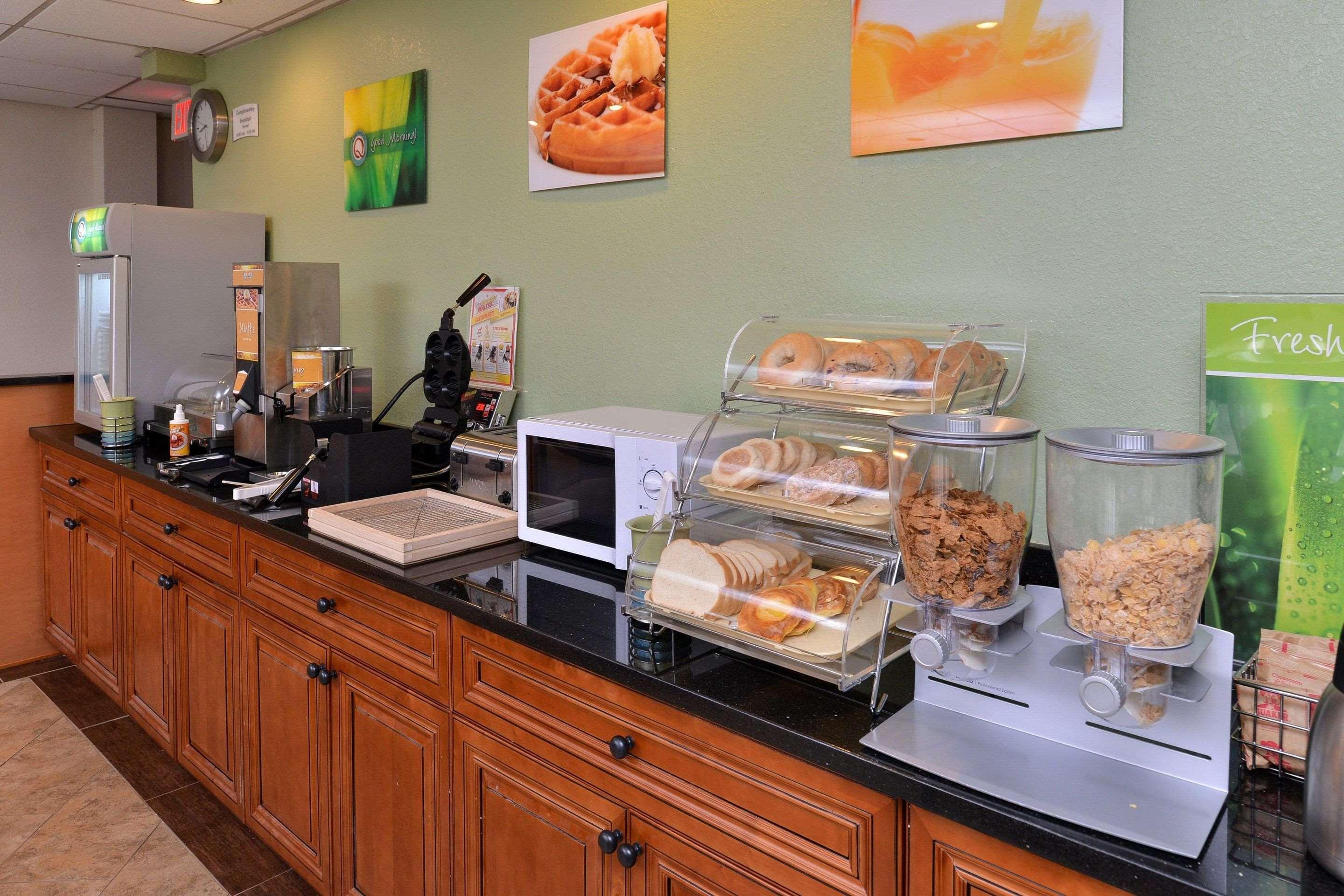 Quality Inn & Suites Matteson Near I-57 Екстер'єр фото