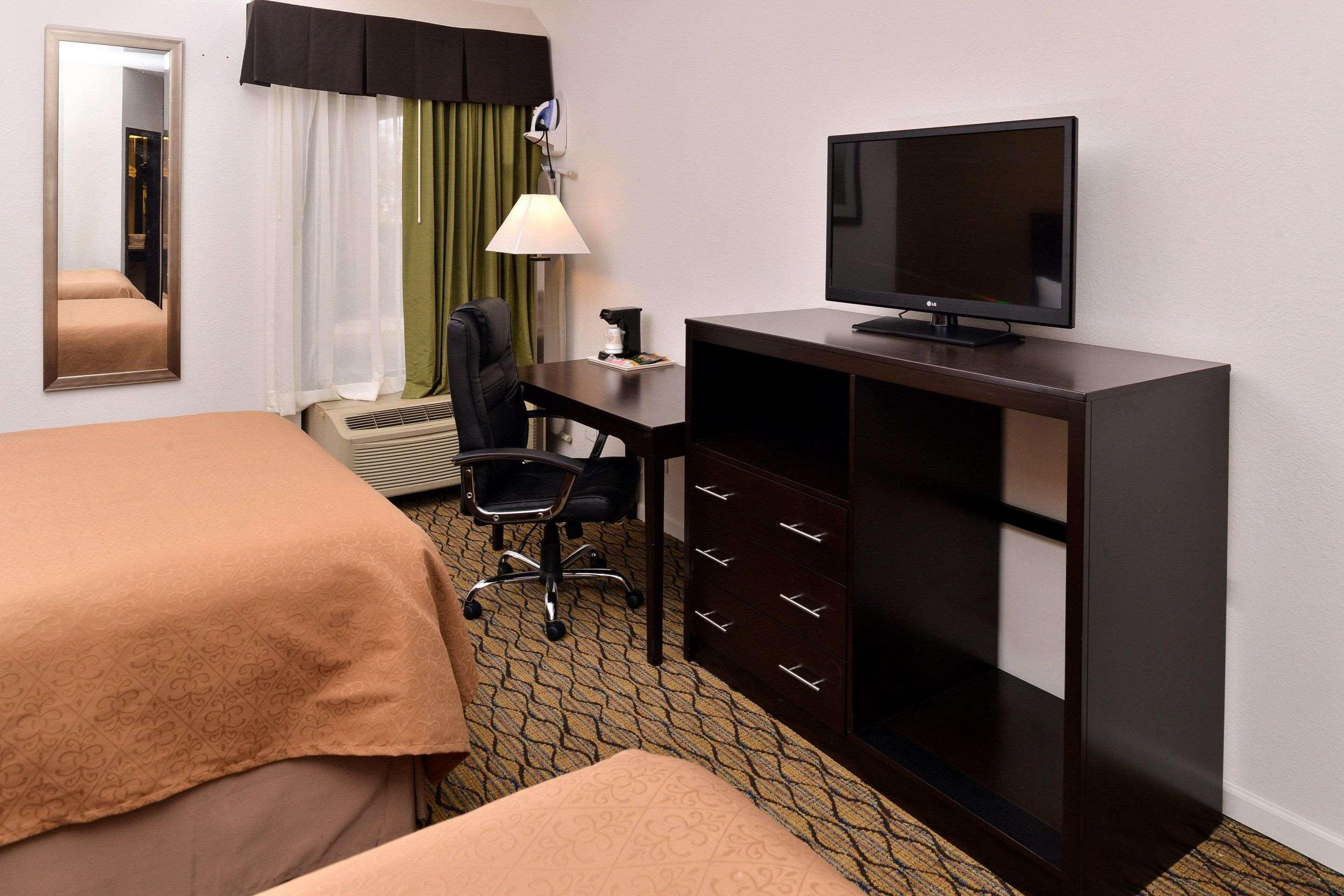 Quality Inn & Suites Matteson Near I-57 Екстер'єр фото